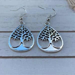 Tree decor water drop Errings ✨